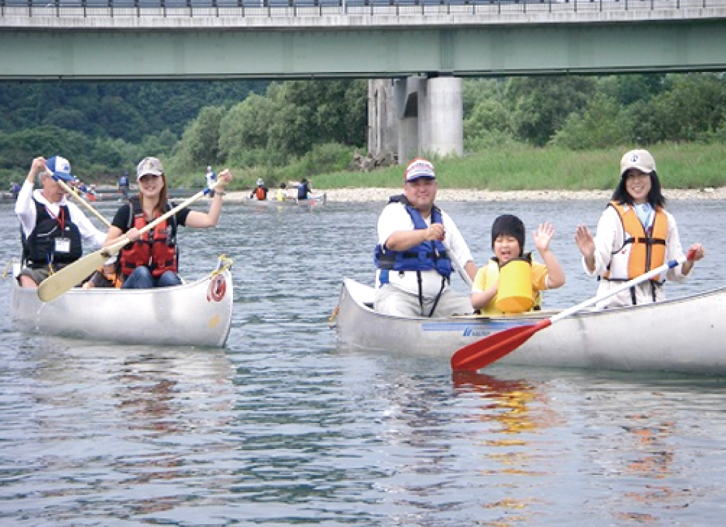 Canoe cruises at the Omono River